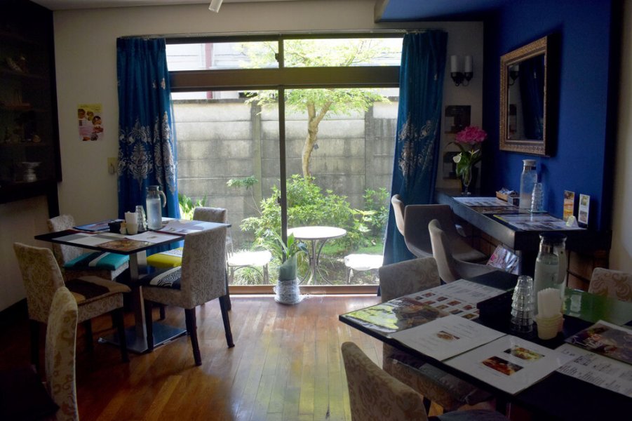 Trong cửa hàng