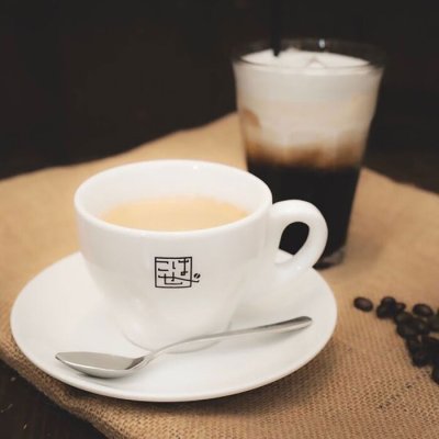 Thưởng thức cà phê mới pha