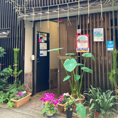 Bên ngoài