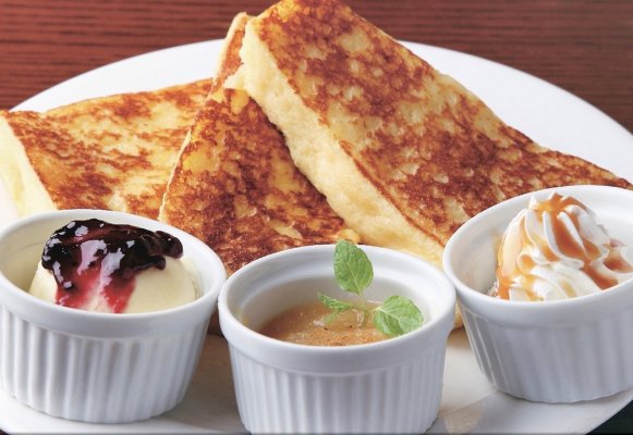 Món đặc trưng là bánh mì nướng kiểu Pháp