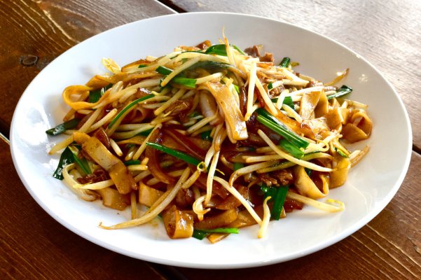 Hủ tiếu xào bò kiểu Hồng Kông（乾炒牛河）
