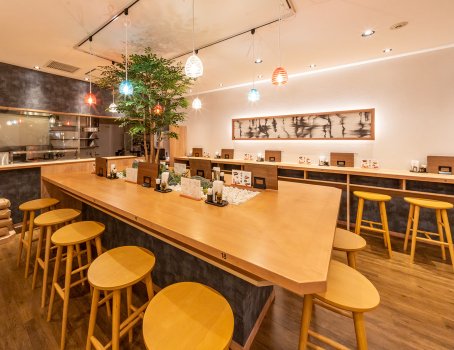 Bên trong cửa hàng