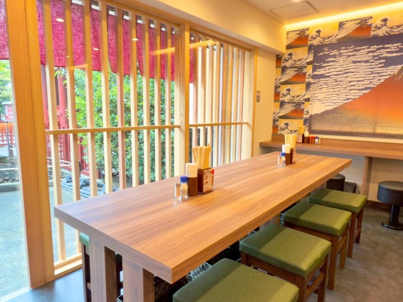 Bên trong cửa hàng