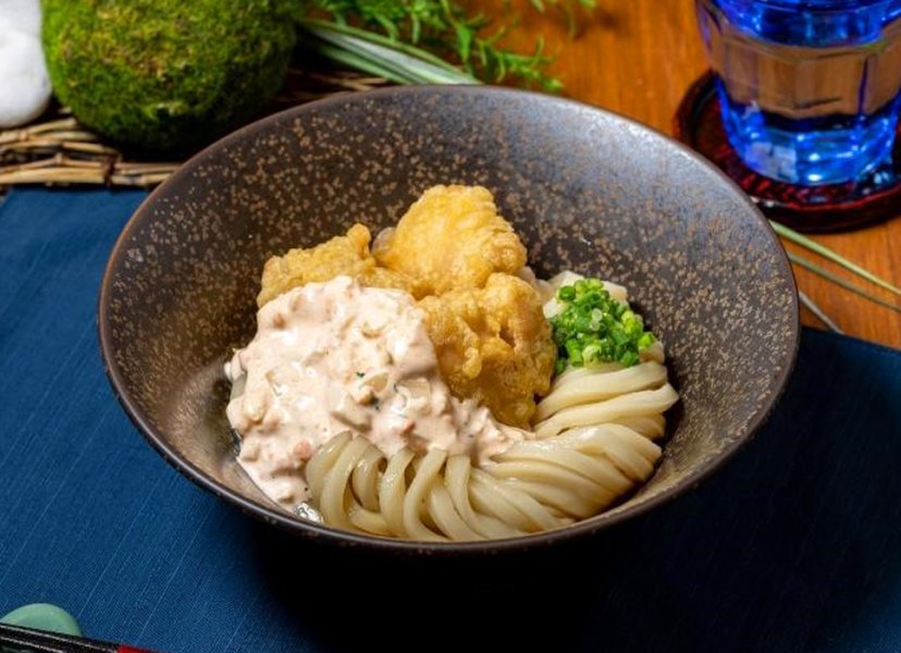 Mì udon trộn tempura gà với sốt tartar