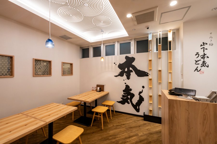 Bên trong cửa hàng