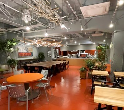 Bên trong cửa hàng