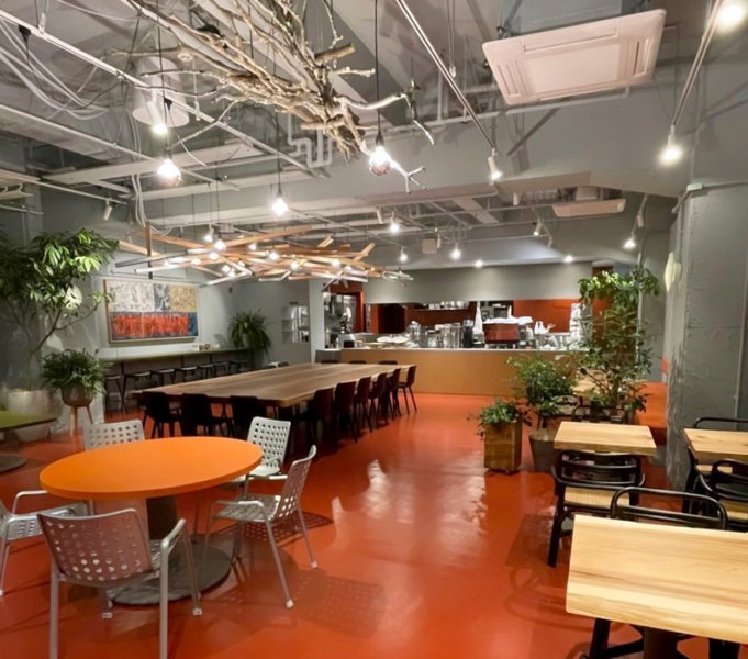 Bên trong cửa hàng