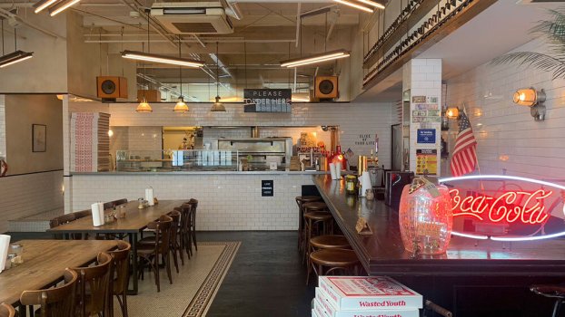 Bên trong cửa hàng 1