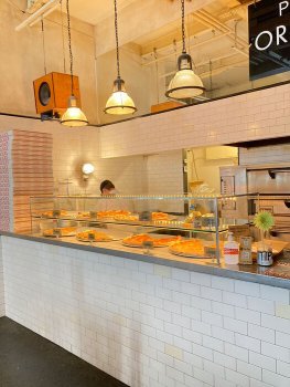 Bên trong cửa hàng 2