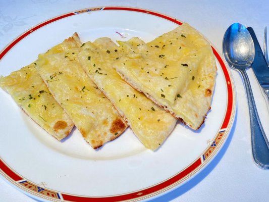 Naan phô mai（Cheese Naan）