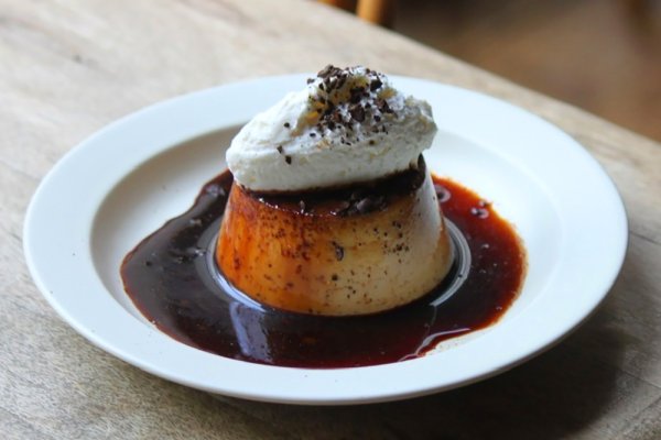 Bánh flan trứng sữa đặc trưng