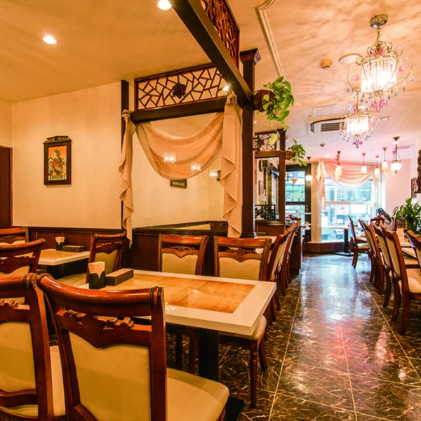 Bên trong cửa hàng 1